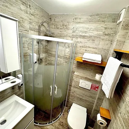 3 Baneasa Airport Гостьовий будинок Бухарест