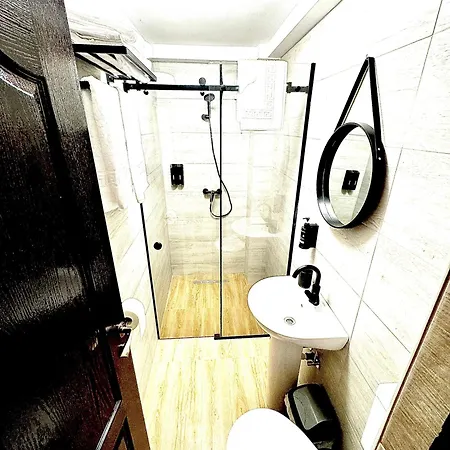 3 Baneasa Airport Гостьовий будинок 3*