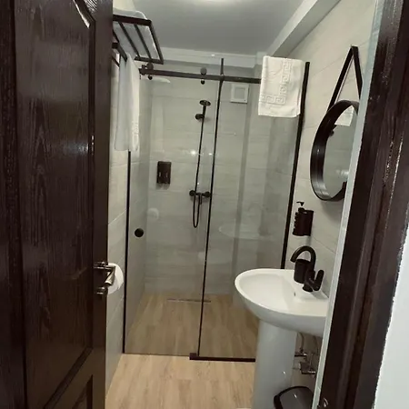 Guest house 3 Baneasa Airport 3*