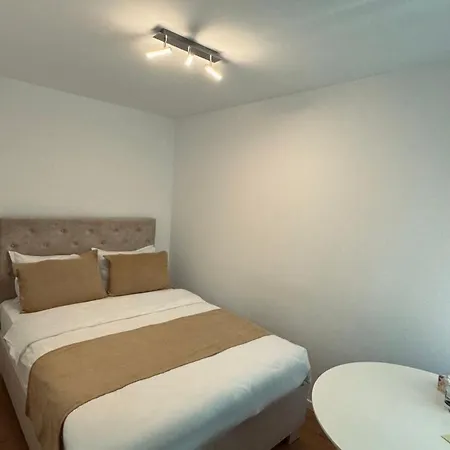 招待所 3 Baneasa Airport 布加勒斯特