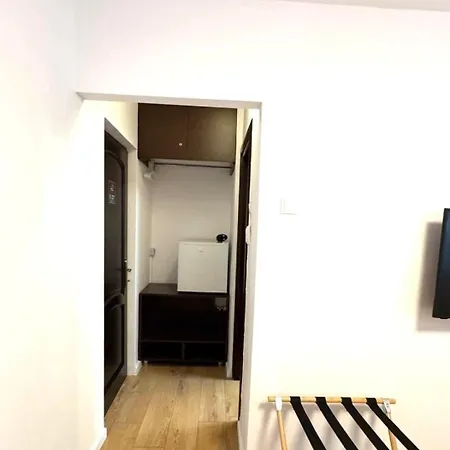 Гостьовий будинок 3 Baneasa Airport 3*