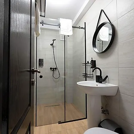 Guest house 3 Baneasa Airport 3*